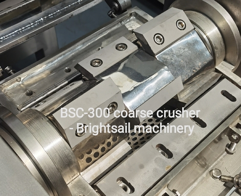 Machine de concassage de noix de coco en acier inoxydable machine de concassage de noix de coco en poudre de broyeur alimentaire avec CE